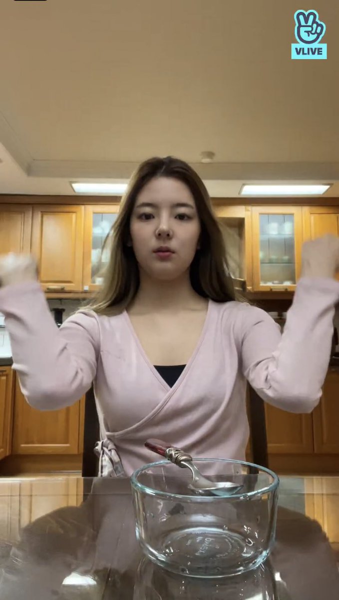 icyejis's tweet photo. LIA LOOKS SO PRETTY HELLO?????? https://t.co/VqcHR1n7Cy