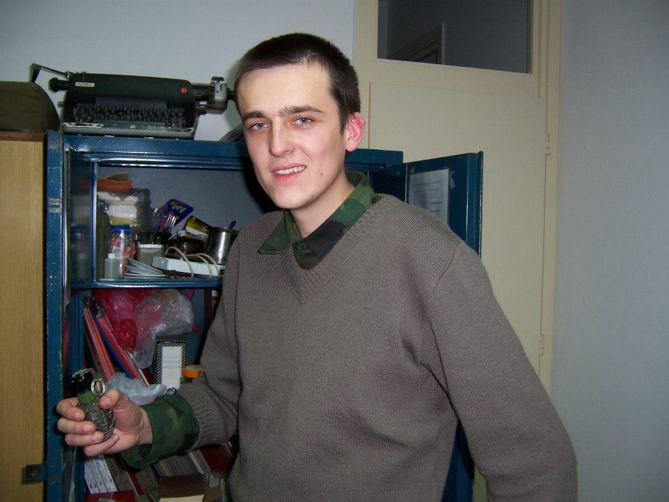 vogonche's tweet photo. 🇺🇦This is an Ukrainian soldier who destroyed Russian ammunition depot near Kharkov and died heroically. His name is Jovan Kureshenko.

#fuckPutin #BREAKING #StopRussia 
#StopPutin #StopTheWar #StopRussianAgression 
#StandingWithUkraine https://t.co/TDujhv3iii