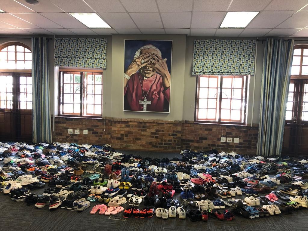 stjohns_college's tweet photo. The Prep celebrated the late Archbishop Emeritus Desmond Tutu on 22.02.2022 by wearing a tutu or two uniform items to school and decorating the Arch's cross with words that exemplified his life. They also donated more than 400 pairs of shoes for charity. #LuxVItaCaritas https://t.co/oYs988sDFC