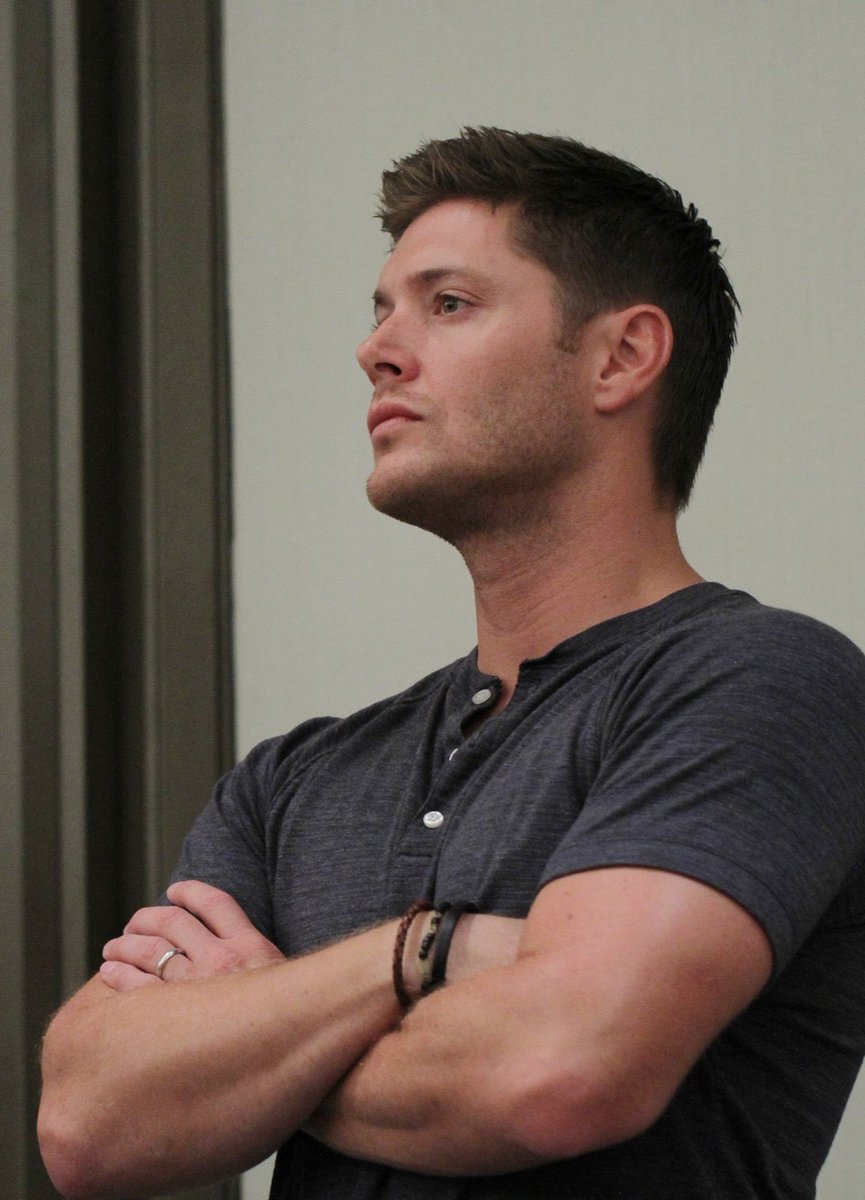 acklesism's tweet photo. he's so gorgeous wtf https://t.co/t2ablsqtg0