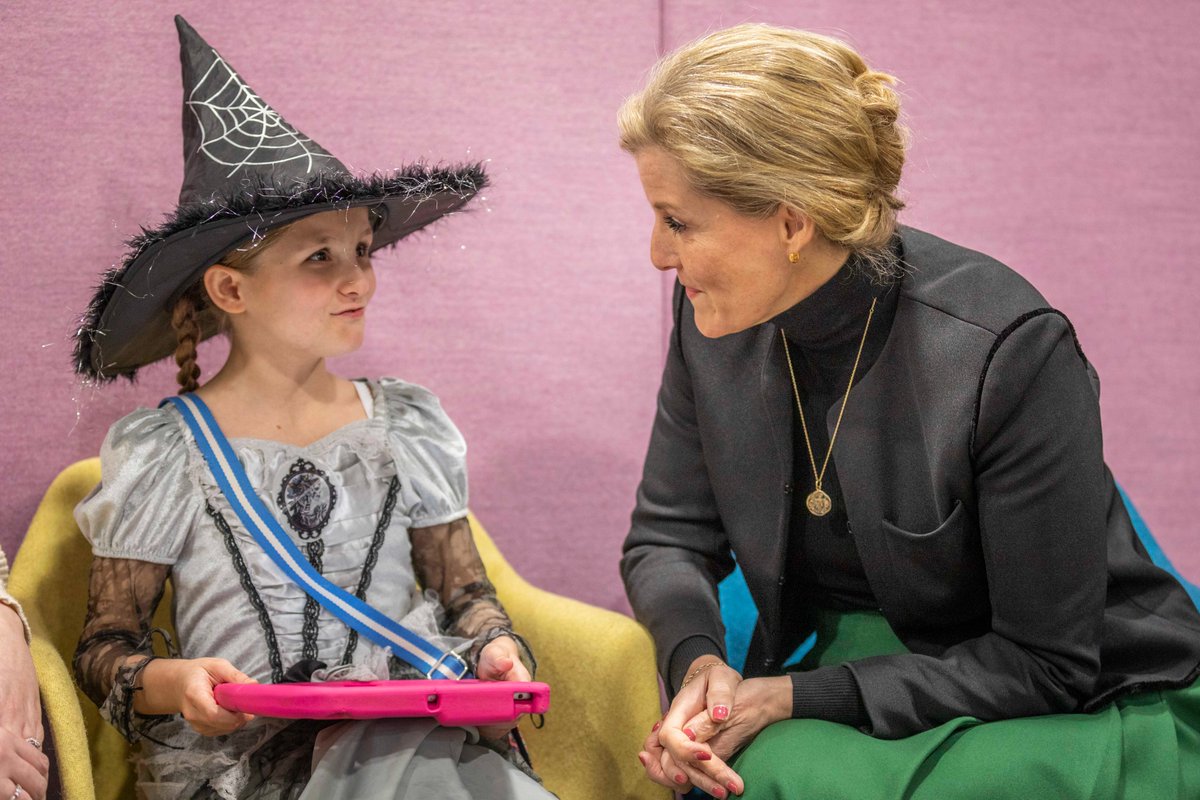 📚 Wonderful to see how <a href="/guidedogs/">Guide Dogs</a> makes #WorldBookDay accessible for everyone with their books for visually impaired children.

As the charity’s Patron, The Countess of Wessex visited their newly refurbished Reading Centre to meet some avid readers and some very special dogs.