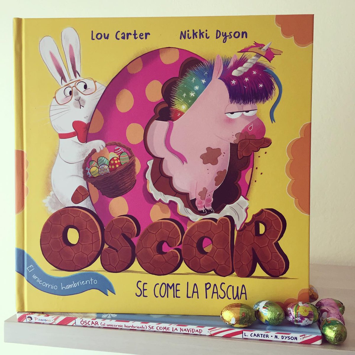 EdPicarona's tweet photo. Estamos muy contentos de tener a nuestro unicornio hambriento preferido de vuelta. Óscar vuelve a hacer de las suyas y su hambre descontrolada también. El final de "Óscar, el unicornio hambriento, se come la Pascua" os va a enamorar... ¡Y, por supuesto, Óscar! https://t.co/VGdxfZVMMB