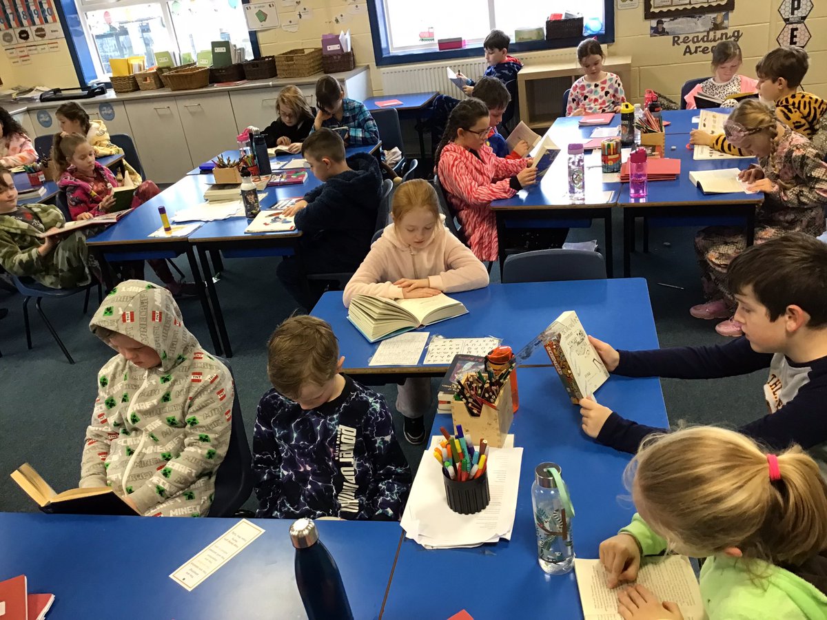 Drop Everything and Read for World Book Day in Year 4 #WorldBookDay #DEAR