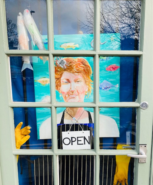 grapevinecandw's tweet photo. This weekend in #SponEnd a celebration of local history through music, opera and art outside our #WeAreGrapevine offices / formerly Moira's fish shop 🐟 Huge thanks to Christopher Sidwell and Mary Courtney for their time and talents - we love our windows! https://t.co/ELb4DKvLOV https://t.co/8gulGPC1yR