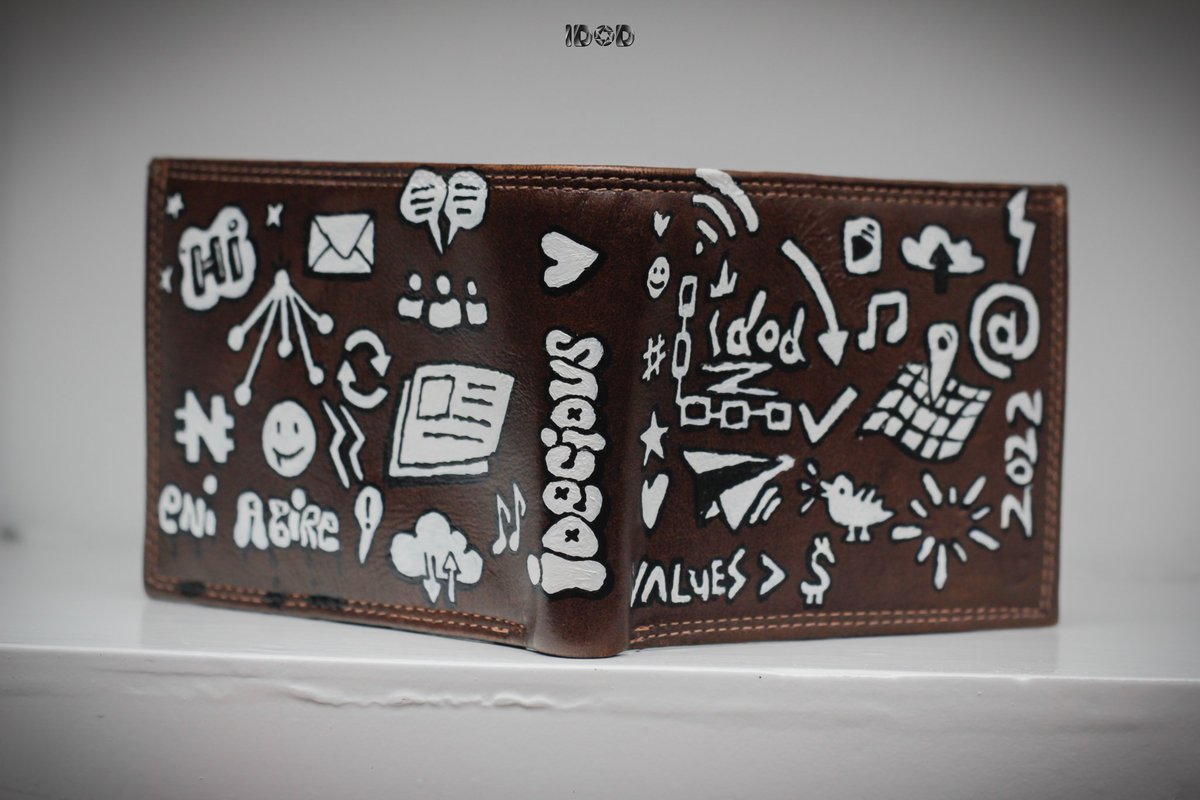 idecious's tweet photo. So I've decided to give my #wallet a #makeover by #doodling on it 🎨

What do u think of my art? 💬 https://t.co/EPd8MqKyfz
