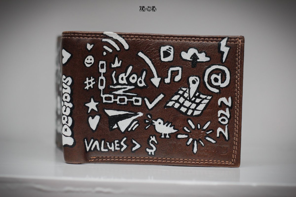 idecious's tweet photo. So I've decided to give my #wallet a #makeover by #doodling on it 🎨

What do u think of my art? 💬 https://t.co/EPd8MqKyfz