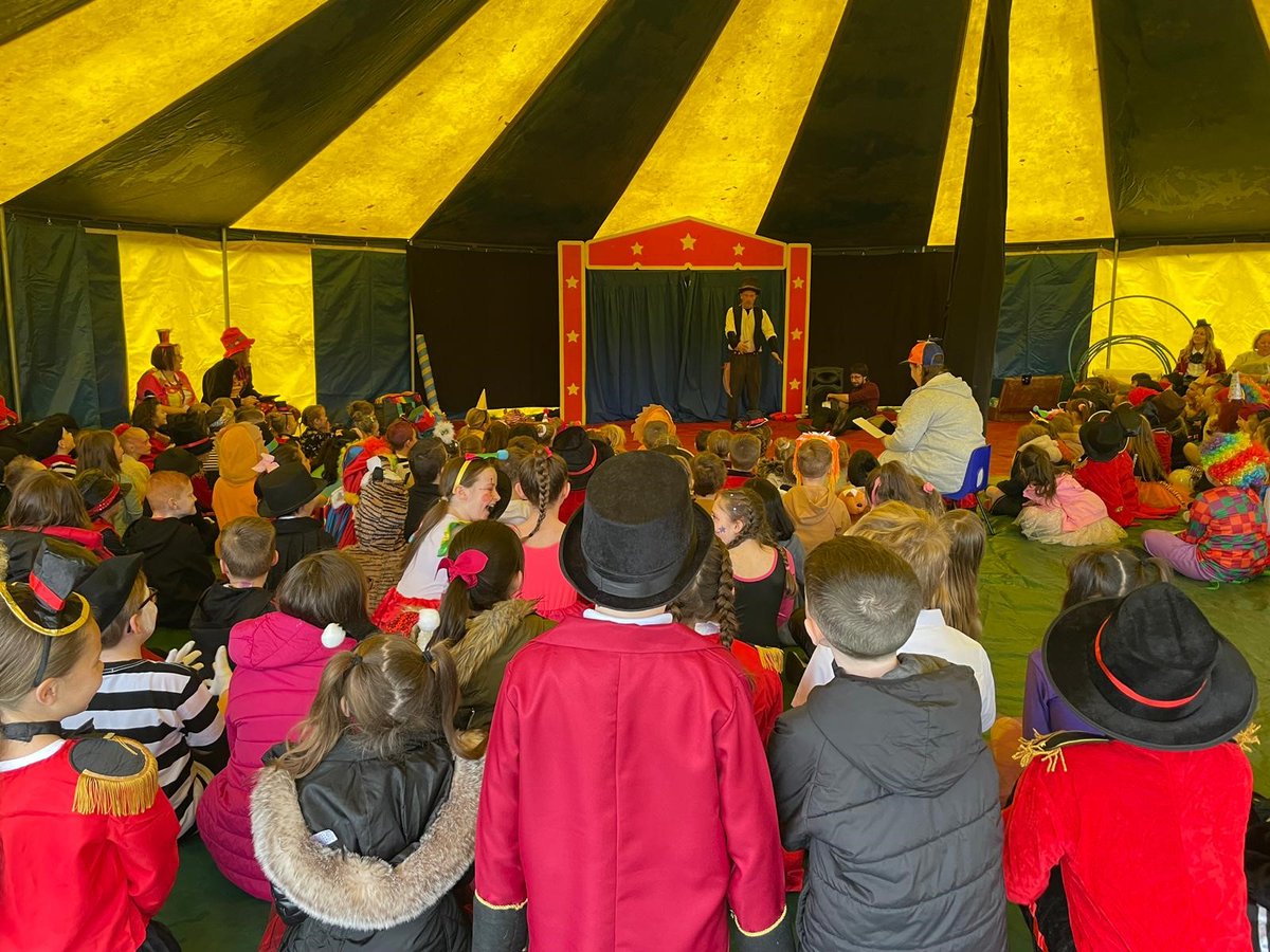 HindleyJunior's tweet photo. Great start to our World Book Day Celebrations! Everyone looks amazing and lots of big smiley faces! . All of our work is based around the book ‘Don’t Put Yourself Down in Circus Town’ which is a lovely story about self-confidence.🎪🤹‍♂️🎪🤹‍♂️ #WorldBookDay #WorldBookDay2022 https://t.co/kYcb34gpdU