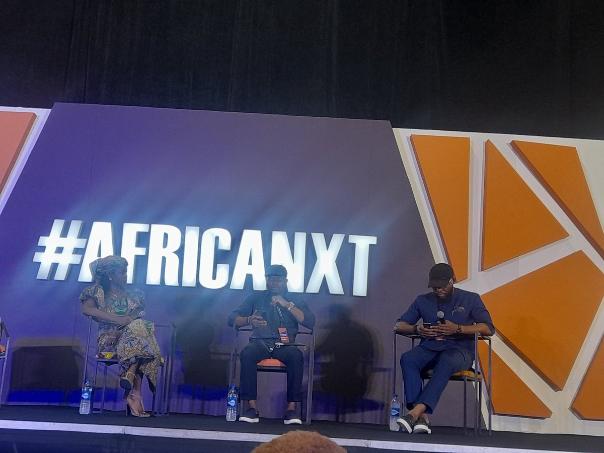 Luwyziana's tweet photo. #Happeningnow: session on "Understanding GEN Z : Futurustic insights for civic tech organisations" moderated by @GabsynGreat cc: @girlhubafrica @obinnaosisiogu #ravetec @ravetvchannel https://t.co/LrCedBBhjT