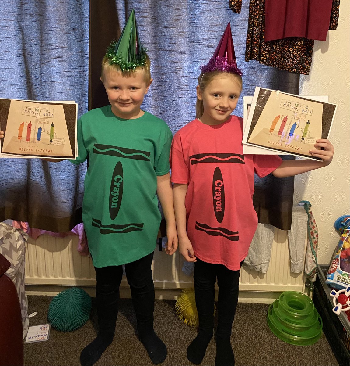 mamegele's tweet photo. #diwrnodyllyfr #WorldBookDay @YsgolDewiSant  The Day the Crayons Quit 🖍 https://t.co/OL4FdNr5as