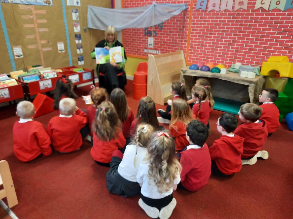 We had a special visitor from Asda this morning to read stories to us to help us to celebrate World Book Day. <a href="/DyceSchool/">Dyce School</a> @MissSarahLaw <a href="/MissBruce17/">Miss Bruce</a> <a href="/MissTait21/">Miss Tait</a> #WorldBookDay