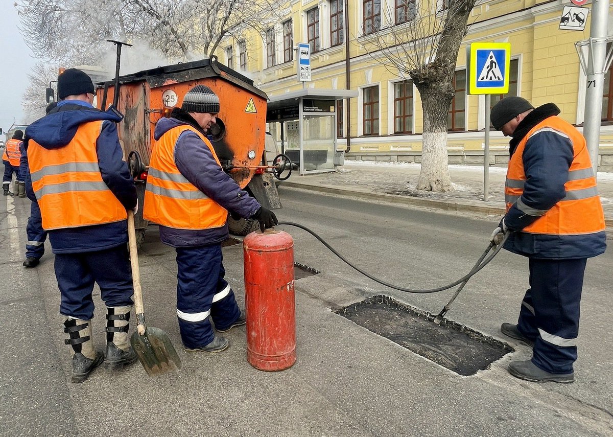 ufacity's tweet photo. В Уфе приступили к ямочному ремонту дорог

В Уфе начались работы по ямочному ремонту дорог. Напомним, соответствующее поручение было также дано на оперативном совещании 28 февраля Главой Башкортостана Радием Хабировым.

На сегодняшний день ямочный ремонт… https://t.co/R2DQUsfKgt https://t.co/ez50IHpApB