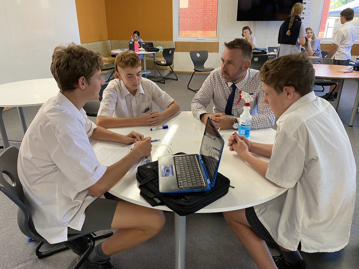 ShaunMason79's tweet photo. Great day at work when we get to hear the ideas and see the work of our students @FCJCollege These young people invented a new bike chain system and a wireless charging pad for laptops! #brilliant #aussieED https://t.co/d0Y0RizGnY