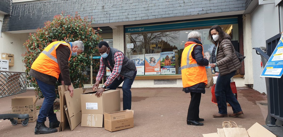 DerarDylanMEKKI's tweet photo. Notre ville @MonLouveciennes se mobilise pour aider les ukrainiens. Mme le Maire @RleLouveciennes a mis en place un programme de solidarité👇qui nous permet de réunir notre générosité envers une population actuellement fragilisée. Soyons nombreux, communiquons autour de nous 🇺🇦🕊 https://t.co/P04nV7dK3a