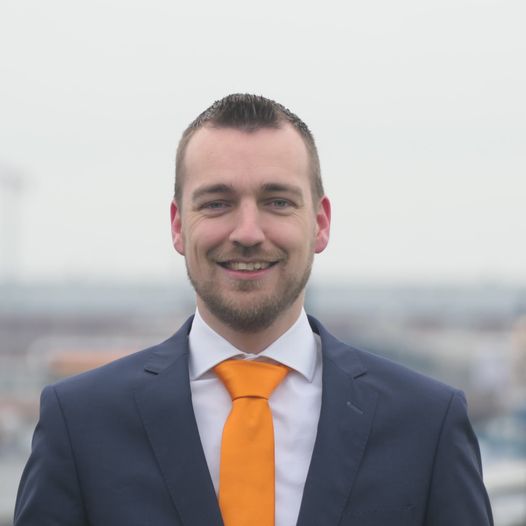 Vandaag stelt Adriaan Van Beek, derde op de lijst, zich voor:
- Sinds maart 2018 in de SGP-fractie
- Woordvoerder op o.a. #veiligheid en #volksgezondheid 
- Commissievoorzitter 
- Werkt als medisch immunoloog bij het Leids Universitair Medisch Centrum - LUMC