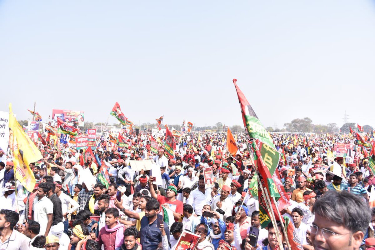 जनपद वाराणसी के अंतर्गत विधानसभा शिवपुर की पावन सरजमीं एढे में माननीय श्री <a href="/yadavakhilesh/">Akhilesh Yadav</a> जी का शुभागमन सपा-सुभासपा के ऐतिहासिक विजय का परिचायक है।
 जनसभा को ऐतिहासिक व सफल बनाने के लिए कोटि कोटि आभार।।
<a href="/SBSP4INDIA/">Suheldev Bhartiya Samaj Party (SBSP) ,सुभासपा</a> <a href="/samajwadiparty/">Samajwadi Party</a>