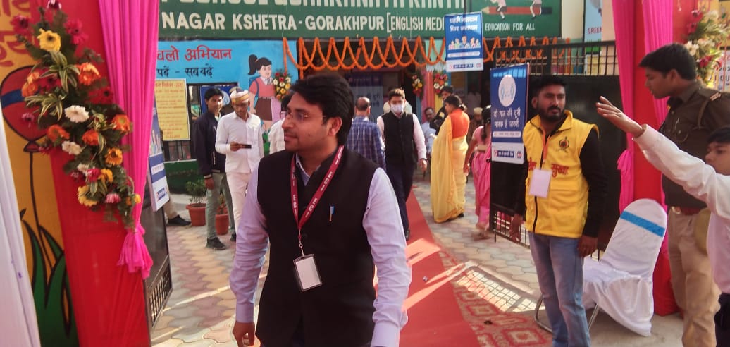 sdmsadartehsil's tweet photo. विधानसभा सामान्य निर्वाचन-2022 के छठे चरण का मतदान शांतिपूर्ण और सुचारू रूप से आगे बढ़ते हुए।मतदान केंद्र पहुंचने वाले मतदाता कोविड प्रोटोकॉल का पूर्ण पालन कर अपने मत का प्रयोग कर रहे हैं।
@Dm_Gorakhpur
#ECI
#विधानसभाचुनाव2022
#AssemblyElections2022
#GoVote
#GoVoteUP_Phase6 https://t.co/NbFGNdFf03