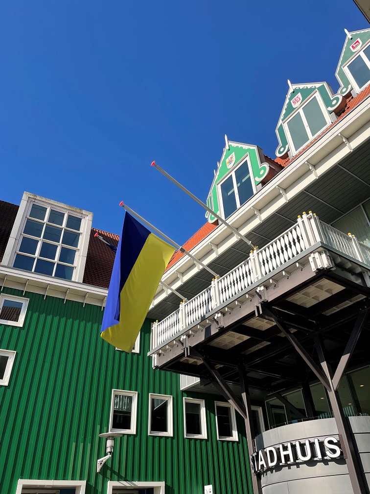 #Zaanstad vangt eerste 9 Oekraïense #vluchtelingen op in een hotel. Burgemeester <a href="/JanHamming/">jan hamming</a>: 'Wij staan altijd open om mensen in nood te helpen.' Lees verder →     zaanstad.nl/mozard/!suite0… #ukriane