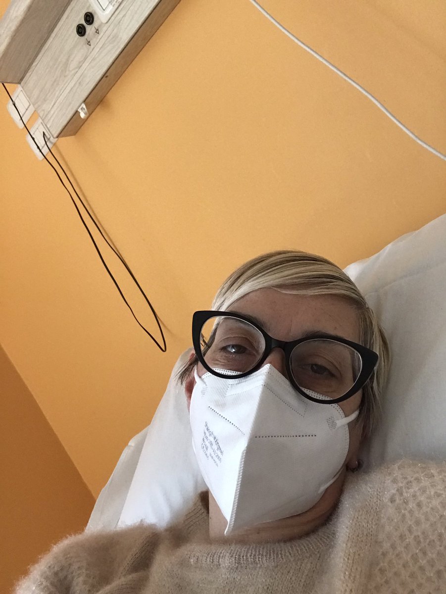 manuvegha's tweet image. Sono di nuovo in ospedale… ps oncologico. Incrociate le dita e tutto l’incrociabile per me, se vi va. Grazie mille. 🤞😔💚