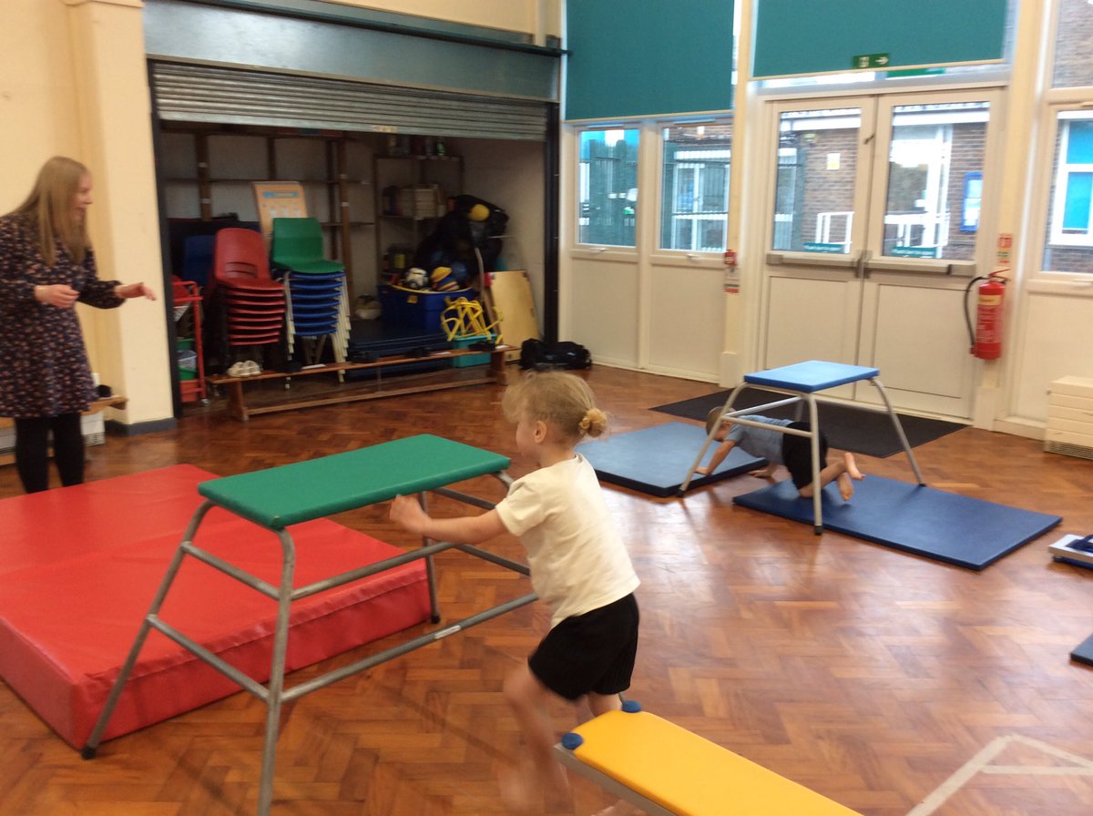 DahlAlt_HT's tweet photo. We had a super gymnastics session in PE. Moving in different ways, climbing under and along and landing safely.  I was super impressed with our gross motor skills #gymnastics #LETSGETFIT https://t.co/B4yNrYh3fQ