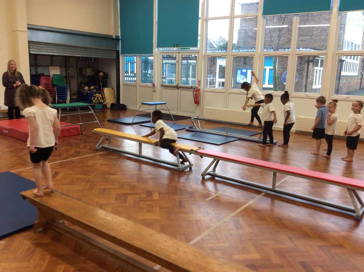 DahlAlt_HT's tweet photo. We had a super gymnastics session in PE. Moving in different ways, climbing under and along and landing safely.  I was super impressed with our gross motor skills #gymnastics #LETSGETFIT https://t.co/B4yNrYh3fQ
