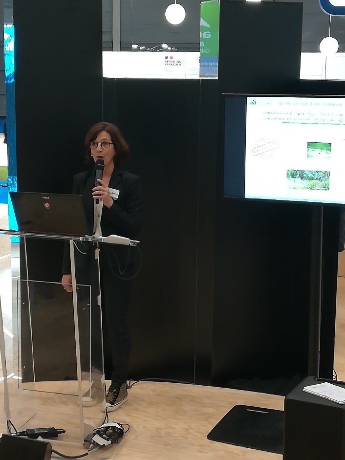 VBatifol's tweet photo. @dicoAE remise des prix du #Jeuconcours du DicoAE au SIA ! Un soutien fort @Agreenium partenaire @Cyril_K de la DESSE @INRAE_Intl Christophe Soulard @inrae_act Pierre-Benoit Joly président de centre @INRAE_Tlse !! Un super moment 🙌 merci ! https://t.co/AODM1E71Gk