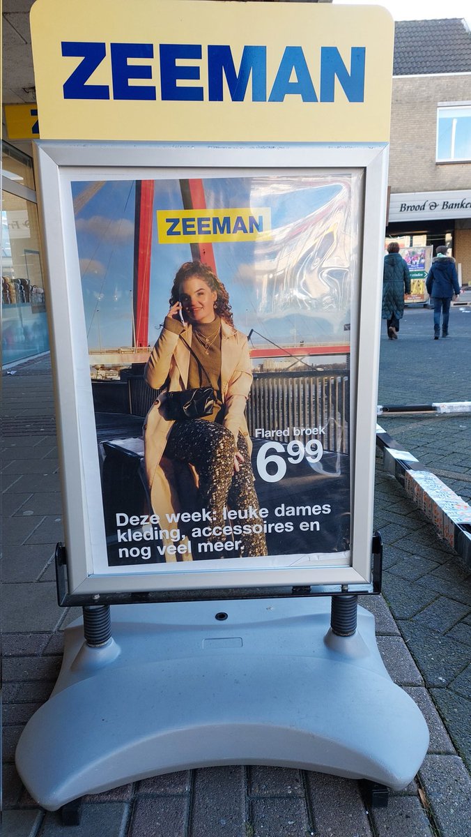keesvdboogert's tweet photo. Zeeman in de prostitutie?
@spatiegebruik https://t.co/oh4TWwricO