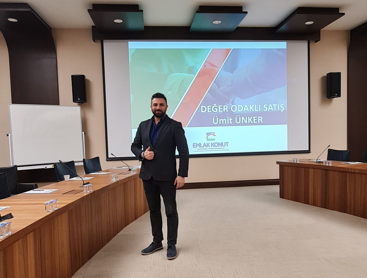 umitunker's tweet photo. 3. Grup, 5. Gün "Değer Odaklı Satış" eğitimi ile devam ediyoruz.

#değerodaklısatış #eğitim #ümitünker https://t.co/xO7YlsAB8N
