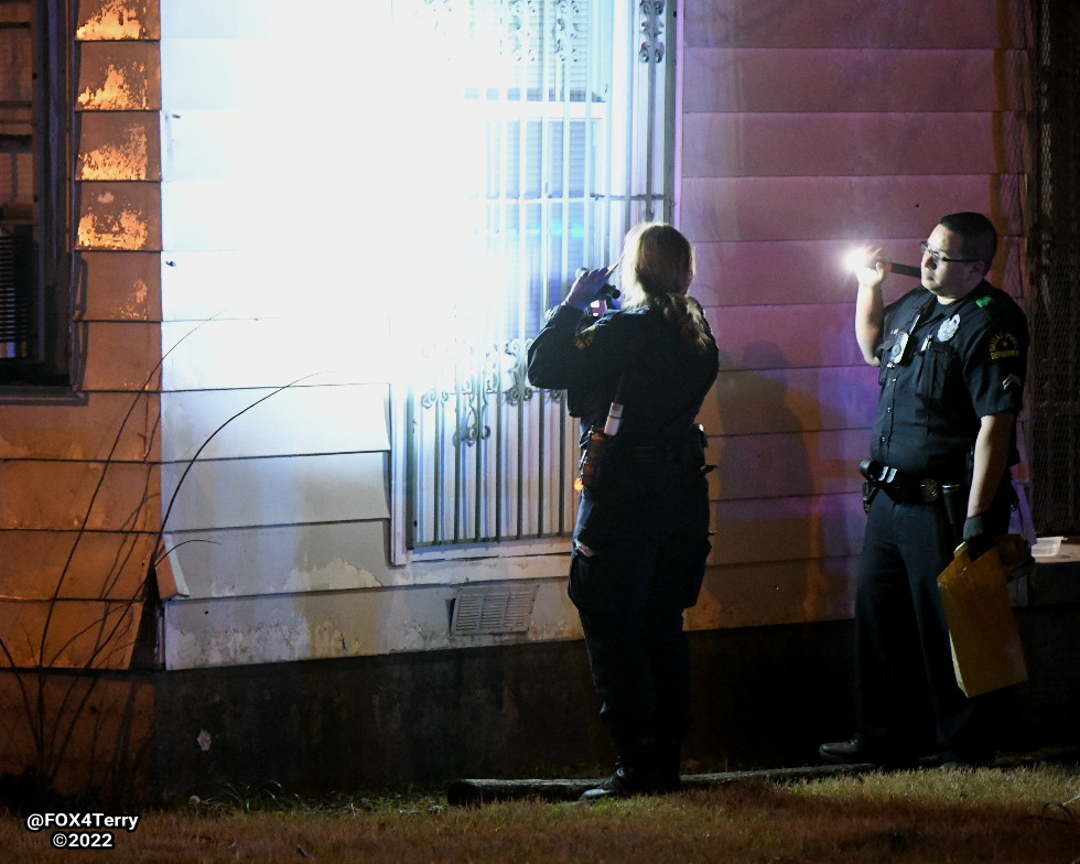 FOX4Terry's tweet photo. Two men wounded as multiple shooters fire over 70 rounds into a South #OakCliff home. Latest @GoodDayFox4 @FOX4 https://t.co/LTPzlaFGRg