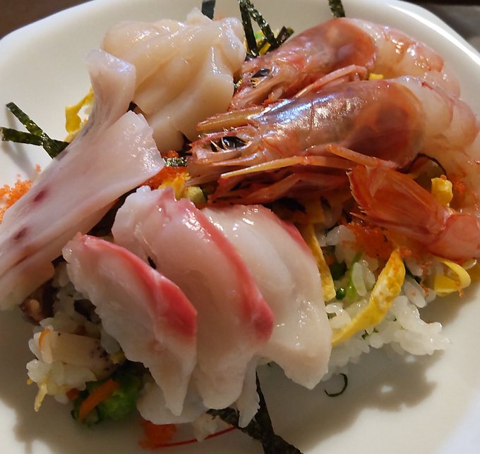 晩御飯できた😀
ちらし寿司いただきます 