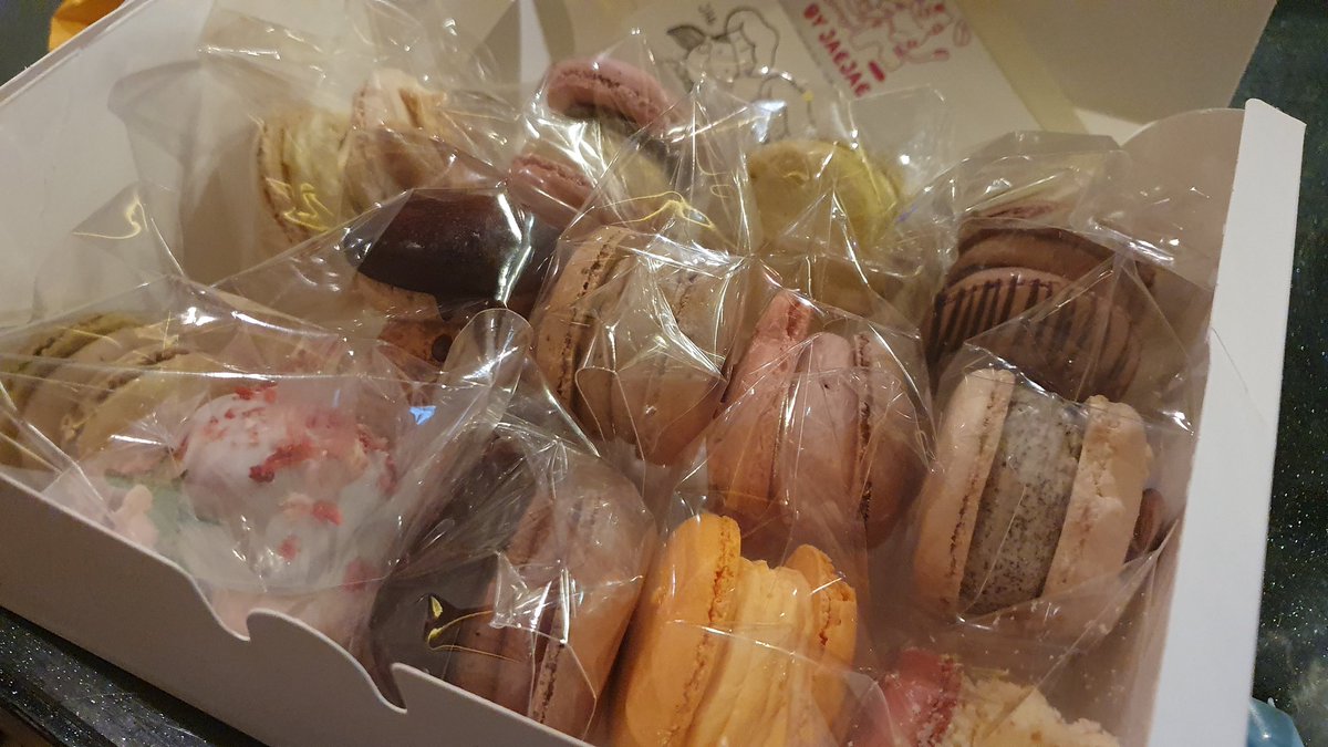 택배가 왔는데 발신자가 누구실까요;;;;
받는이가 저로 되있긴한데....;;;