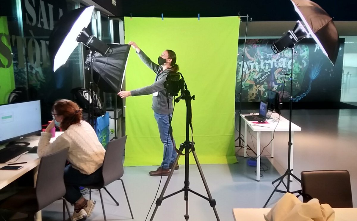 IOCa3d's tweet photo. Ja hi som!
Avui i demà serem a l'@Animac_Lleida, molt ben acompanyats (davant la sala Leandre Cristòfol, i al costat de l'espai de l'escola d'art del mateix nom). Un goig.
Hi hem muntat un croma per jugar una mica amb la postproducció amb tothom qui s'hi animi.
#lleida #animacrea https://t.co/kQ9dUVuBnc