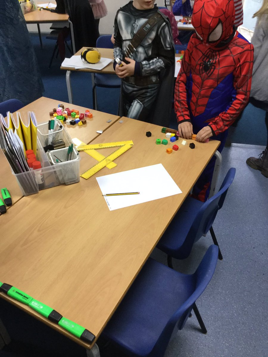 ThamesideSch's tweet photo. Maths based on the book How Deep is the Sea? We are using different resources to measure our classroom in different ways. A table is 9 hands long #mathstps #GLEtps #WorldBookDay https://t.co/rZSmnN2qNT