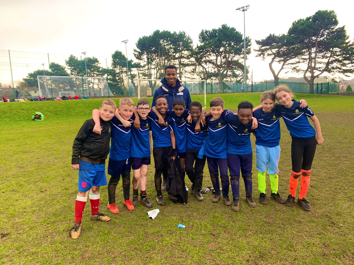 KHPA_Sport's tweet photo. A great day with the Year 5&amp;6 at the @DRETsport football masterclass. Some great skills on show! Thank you @mcoleyDRET @agreenDRET @KingsHeathPri ⚽️ https://t.co/hQ08zUMOJN