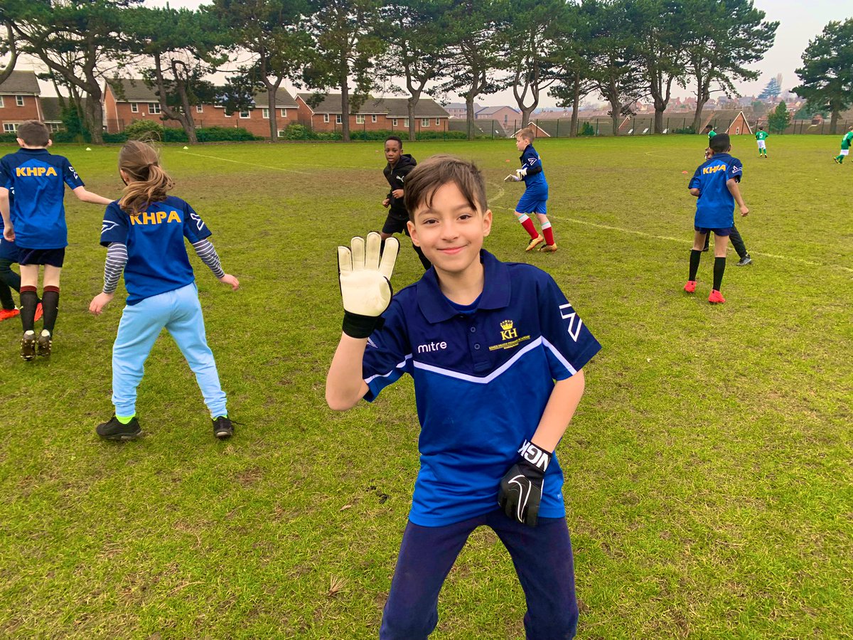 KHPA_Sport's tweet photo. A great day with the Year 5&amp;6 at the @DRETsport football masterclass. Some great skills on show! Thank you @mcoleyDRET @agreenDRET @KingsHeathPri ⚽️ https://t.co/hQ08zUMOJN