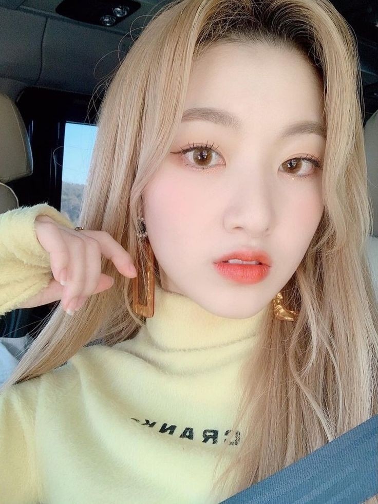 gowontini's tweet photo. this gowon and this youi https://t.co/90M88xLkgR