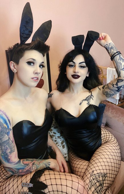 Wishing the happiest of birthdays to my spooky gal pal @lilbattyy 🖤🍒  Thank you for your kindness, love<a href="/tag/newprofilepic"class="tags"><span>#newprofilepic</span></a>