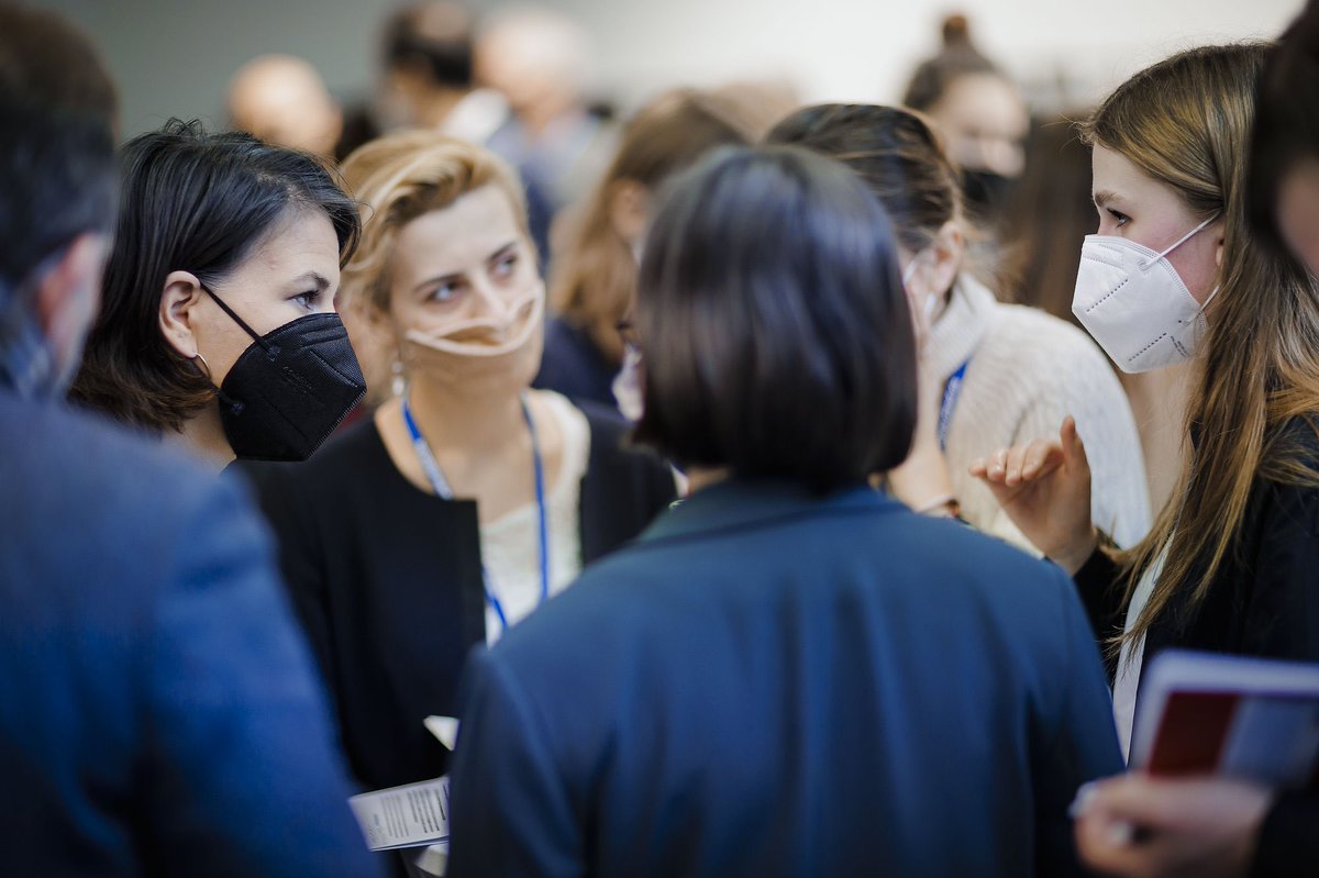 ABaerbockArchiv's tweet image. Der Krieg in der #Ukraine ist Putins Krieg. Wer Belaruss*innen oder Russ*innen in Deutschland anfeindet, der greift nicht nur unsere Mitbürger*innen an, sondern auch die Grundprinzipien unseres Zusammenlebens. Wir halten zusammen. Wir sind stärker als der Hass.