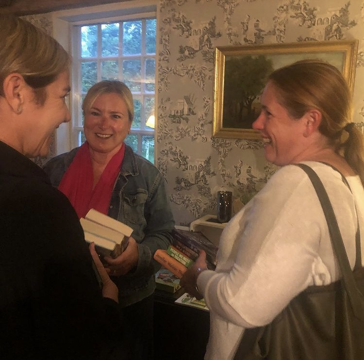 metrowestreads's tweet image. Here's a little throwback on this Thursday...Books @ the Bar with Hygge House Books was so fun last July that we're doing it again! Please join us at @The_Wayside_Inn on Wednesday, March 9. metrowestreadersfest.org/events/books-t… 
#MetroWestMA