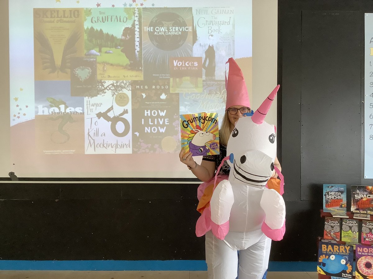 Wonderful World Book Day. Sharing stories and having a fantastic time together. All the children looked amazing 🙌🏼 <a href="/MsCTopcliffeHt/">Ms C Topcliffe HT</a> <a href="/Topcliffeschool/">Topcliffe Primary</a>