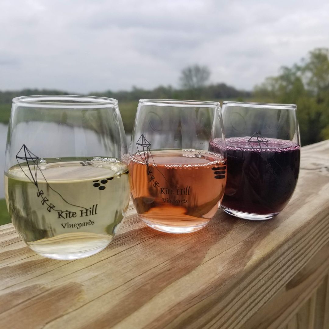 A rainbow of wines awaits you with Kite Hill Vineyards at the Illinois Products Expo! 

RSVP to the expo 👉 loom.ly/bcAx4Xo

#EnjoyIllinois #IllinoisWine