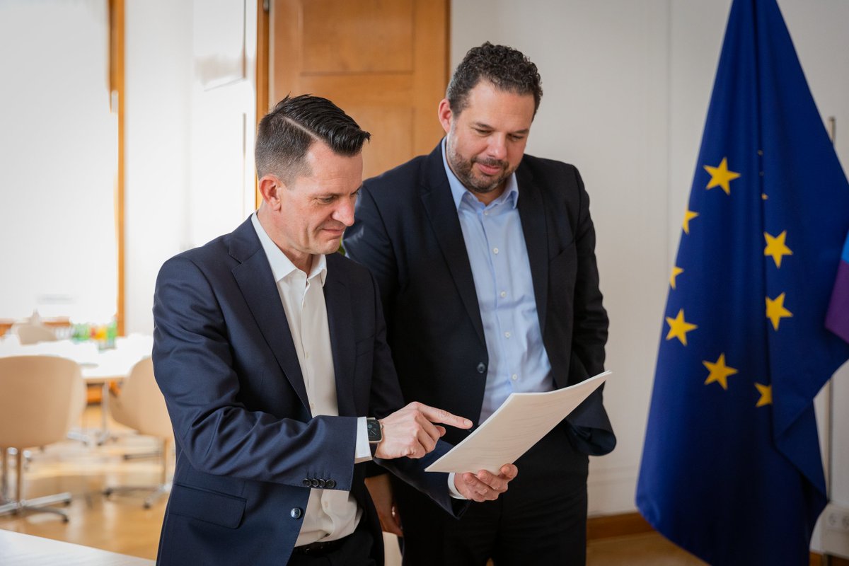 Danke <a href="/WolfgangMueckst/">Wolfgang Mueckstein</a> Die Zusammenarbeit war exzellent, intensiv - und ein bissl zu kurz. Viel Erfolg auf Deinem weiteren Weg!