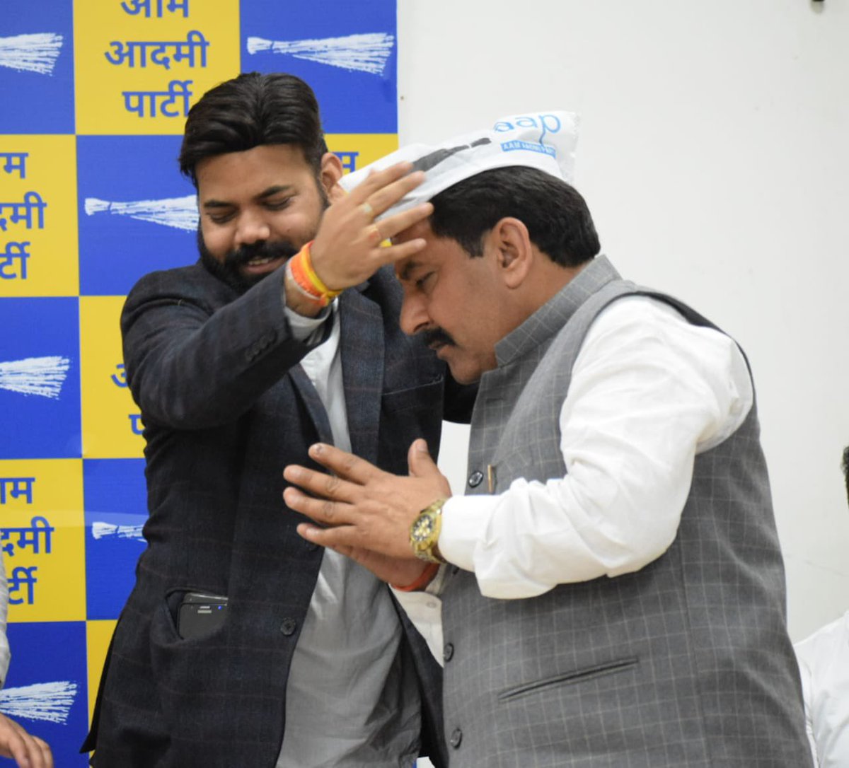 ipathak25's tweet image. दिल्ली सरकार की नीतियों से प्रभावित हो कर कांग्रेस नेता विनोद शर्मा, कांग्रेस निगम पार्षद ओम प्रकाश चौधरी, समाजसेवी राजेश गुलाह और मनीष शर्मा जी आम आदमी पार्टी में शामिल हुए। 

राष्ट्रीय सचिव श्री @pankajgupta जी ने सभी को पार्टी की सदस्यता दिलवाई।