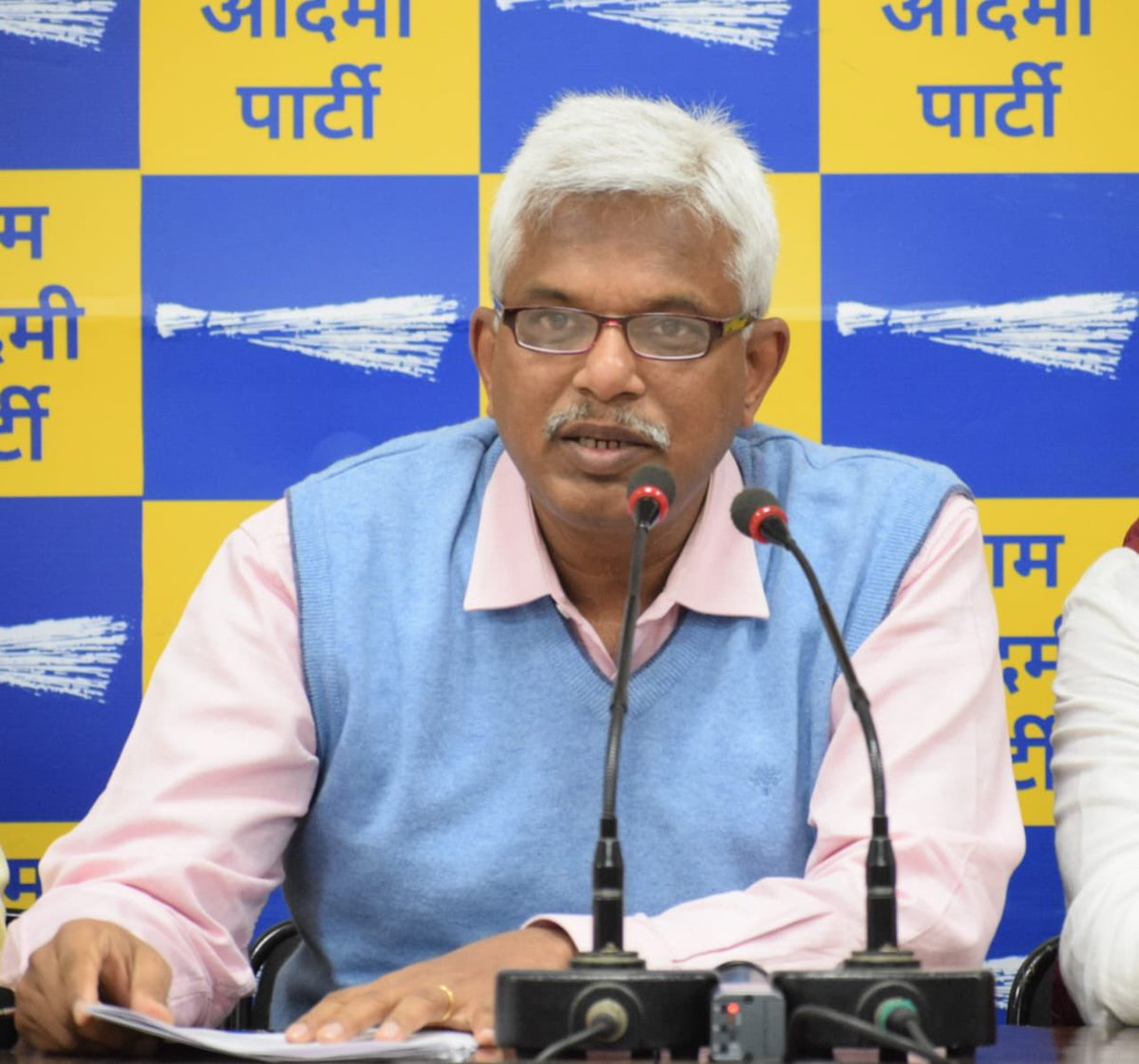 ipathak25's tweet image. दिल्ली सरकार की नीतियों से प्रभावित हो कर कांग्रेस नेता विनोद शर्मा, कांग्रेस निगम पार्षद ओम प्रकाश चौधरी, समाजसेवी राजेश गुलाह और मनीष शर्मा जी आम आदमी पार्टी में शामिल हुए। 

राष्ट्रीय सचिव श्री @pankajgupta जी ने सभी को पार्टी की सदस्यता दिलवाई।