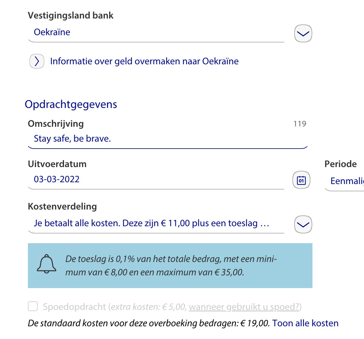 .<a href="/Rabobank/">Rabobank</a> net €250 overgemaakt naar 'n Oekraïense familie in nood. Maar WTF: €19 extra transactiekosten 🤔 Banken profiteren hier het meest..? Wil mensenlevens redden, geen Zuidas zakken vullen. Kosten (tijdelijk) verlagen, als gesture? Ook voor <a href="/ABNAMRO/">ABN AMRO</a> <a href="/ingnl/">ING Nederland</a> <a href="/bunq/">bunq</a> @SNSBank