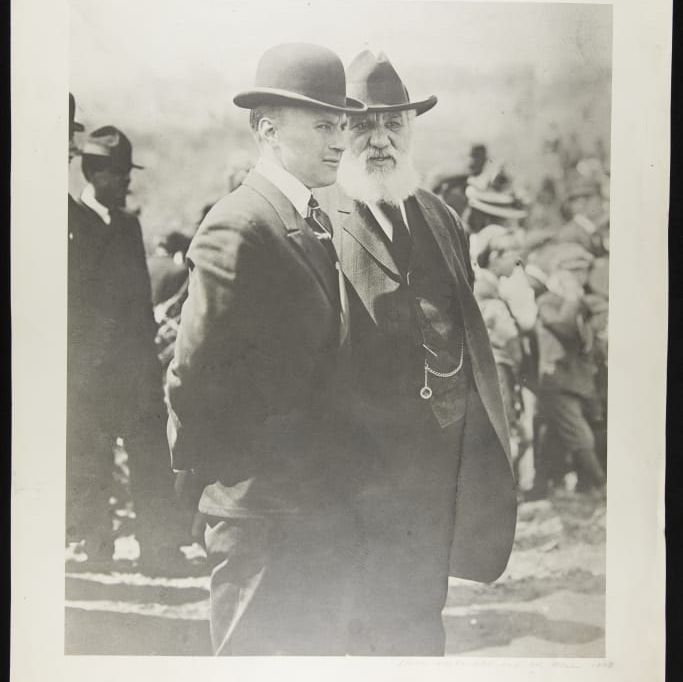 On the 175th anniversary of Alexander Graham Bell's birth, we celebrate the famous inventor's lesser-known contributions to the field of aviation here on our blog: thehenryford.org/explore/blog/g…

✈️ Lieutenant Thomas Selfridge and Dr. Alexander Graham Bell, 1908