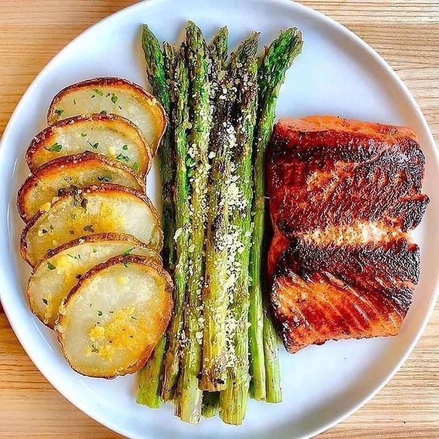 28dayketo4's tweet photo. 🍣SALMON🍣
with hasselback potatoes.
https://t.co/p8bjsLbkLj
#weightlossblog #wlstories #weightlossrecipe #weightlossprogramme #healthbody #slimmingeats https://t.co/CEEJNwKqnL