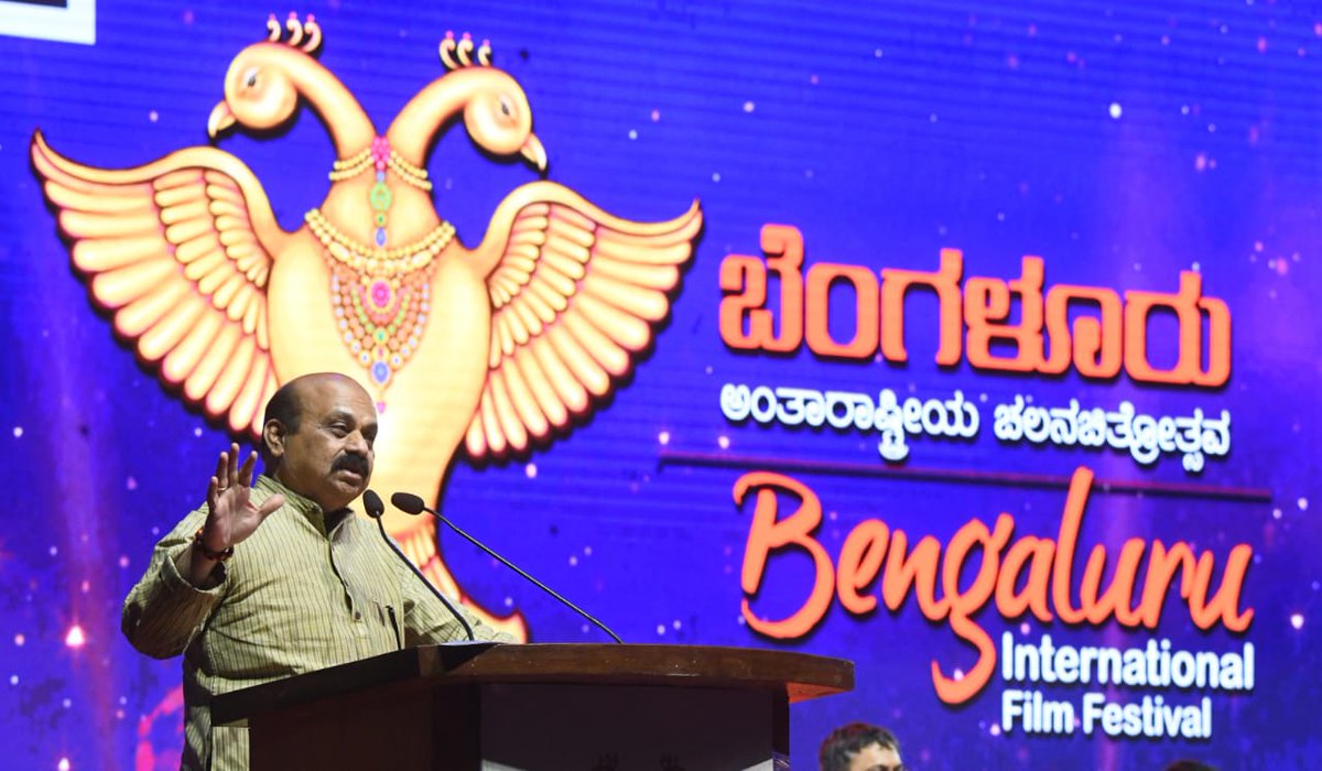 BSBommai's tweet photo. ಇಂದು ಬೆಂಗಳೂರಿನಲ್ಲಿ ಕರ್ನಾಟಕ ಚಲನಚಿತ್ರ ಅಕಾಡೆಮಿ ಇವರ ವತಿಯಿಂದ ಆಯೋಜಿಸಿರುವ “13ನೇ ಬೆಂಗಳೂರು ಅಂತರರಾಷ್ಟ್ರೀಯ ಚಲನಚಿತ್ರೋತ್ಸವ”ದ ಉದ್ಘಾಟನೆಯನ್ನು ನೆರವೇರಿಸಿ ಕಾರ್ಯಕ್ರಮವನ್ನುದ್ದೇಶಿಸಿ ಮಾತನಾಡಿದೆ‌ನು‌. https://t.co/EQoGc2C6QL
