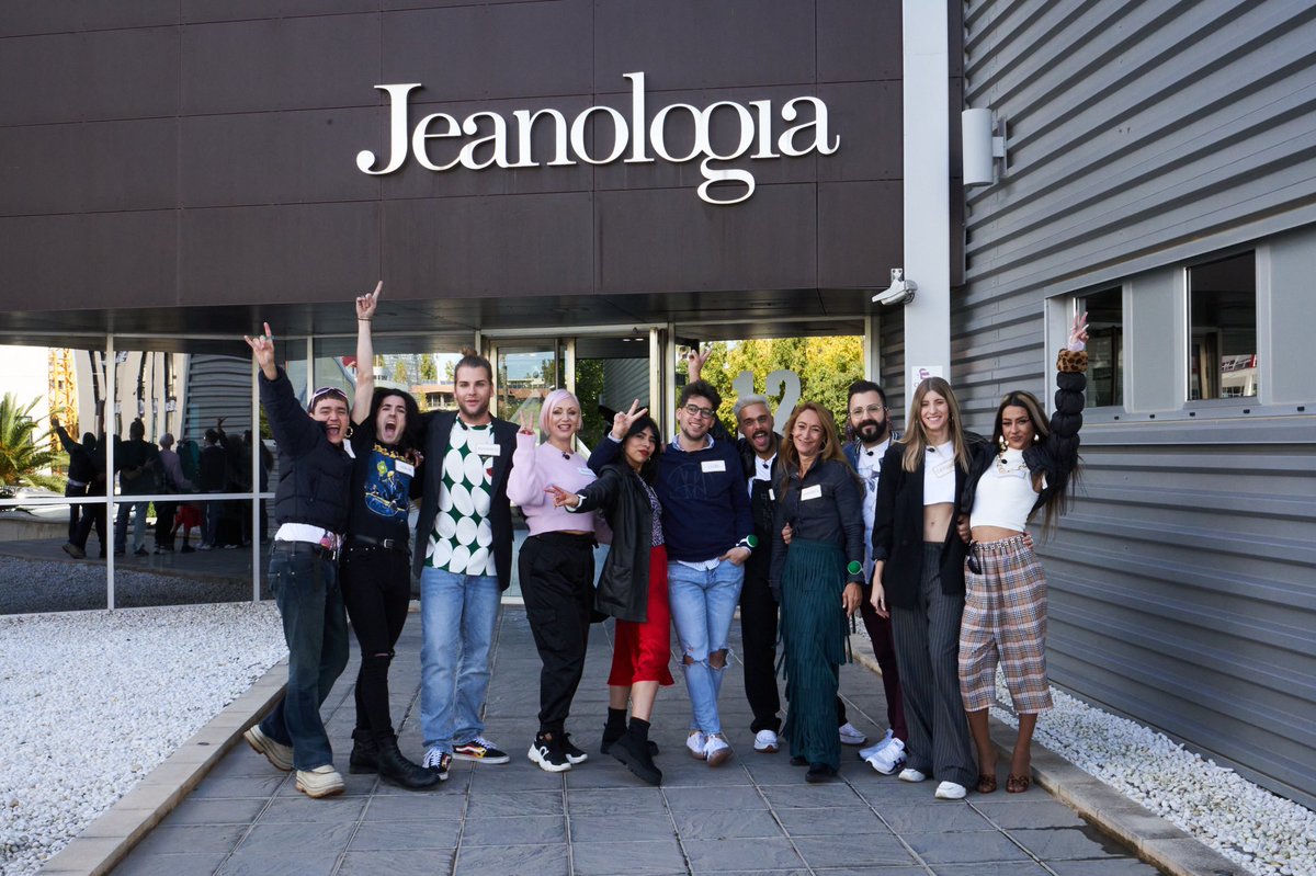 AnthonyMDLC5's tweet photo. ¡ LLEGANDO A LA PRUEBA DE EXTERIOR DE @maestroscostura EN @jeanologia ! 💙 🌍 👖

¡ Todavía no sabíamos lo genial que lo íbamos a pasar ! 🥰

#maestrosdelacostura #mdlc5 #anthonymdlc5 #rtve #coserycantar #shineiberia #moda #costura 

@shineiberia 
@rtve 
@azevedocouture https://t.co/CJXqPJiStv