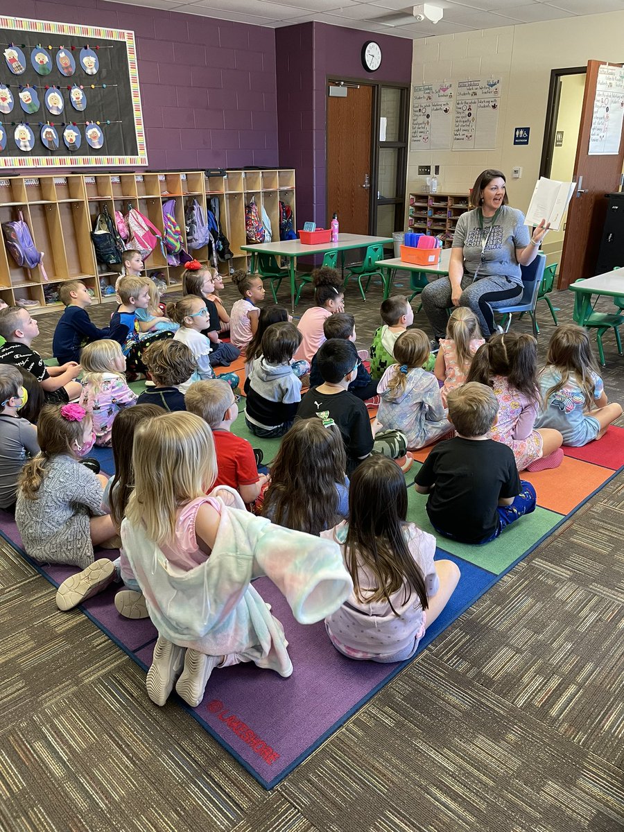 Kindergarten had Ms. Wagner in as a guest reader to read “Oh the Places You’ll Go”!!