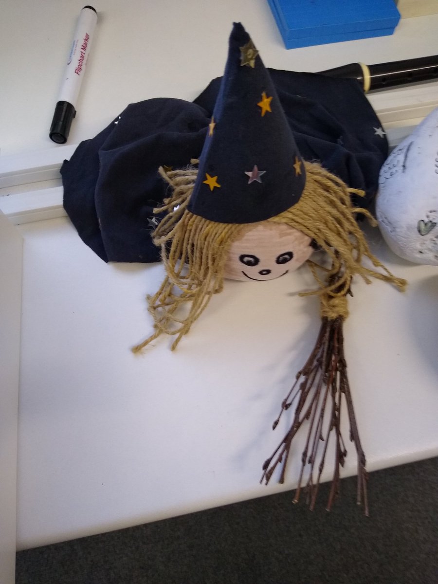 Y1and2Hedgehogs's tweet photo. Amazing staff and pupils at MP today! A super World Book Day with decorated doors and potato book characters! @MonktonParkSch https://t.co/y9jzZgNPFR